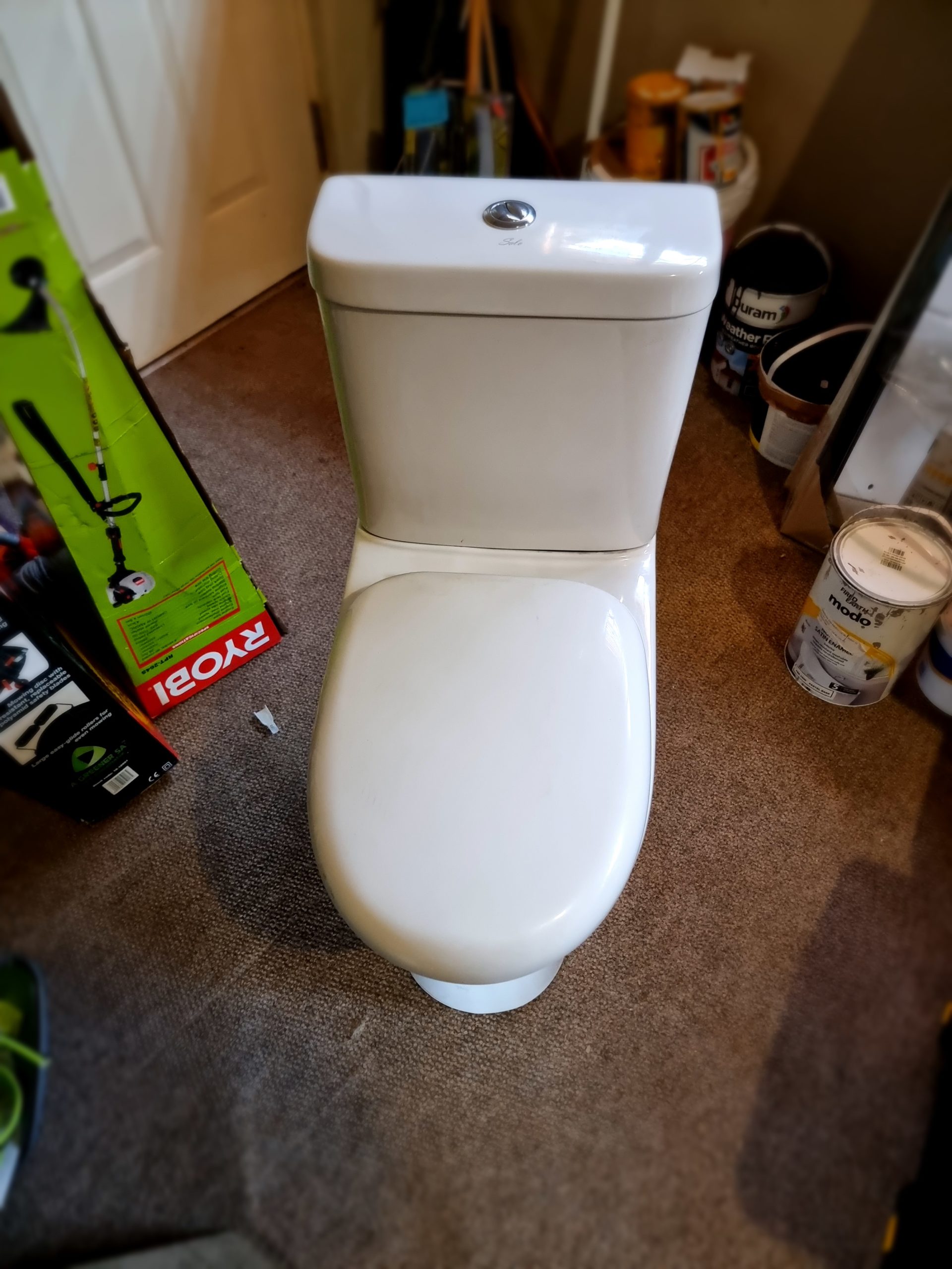 Solo close couple suite kuta top flush – New, Complete toilet, no visible damage, seems complete, not tested