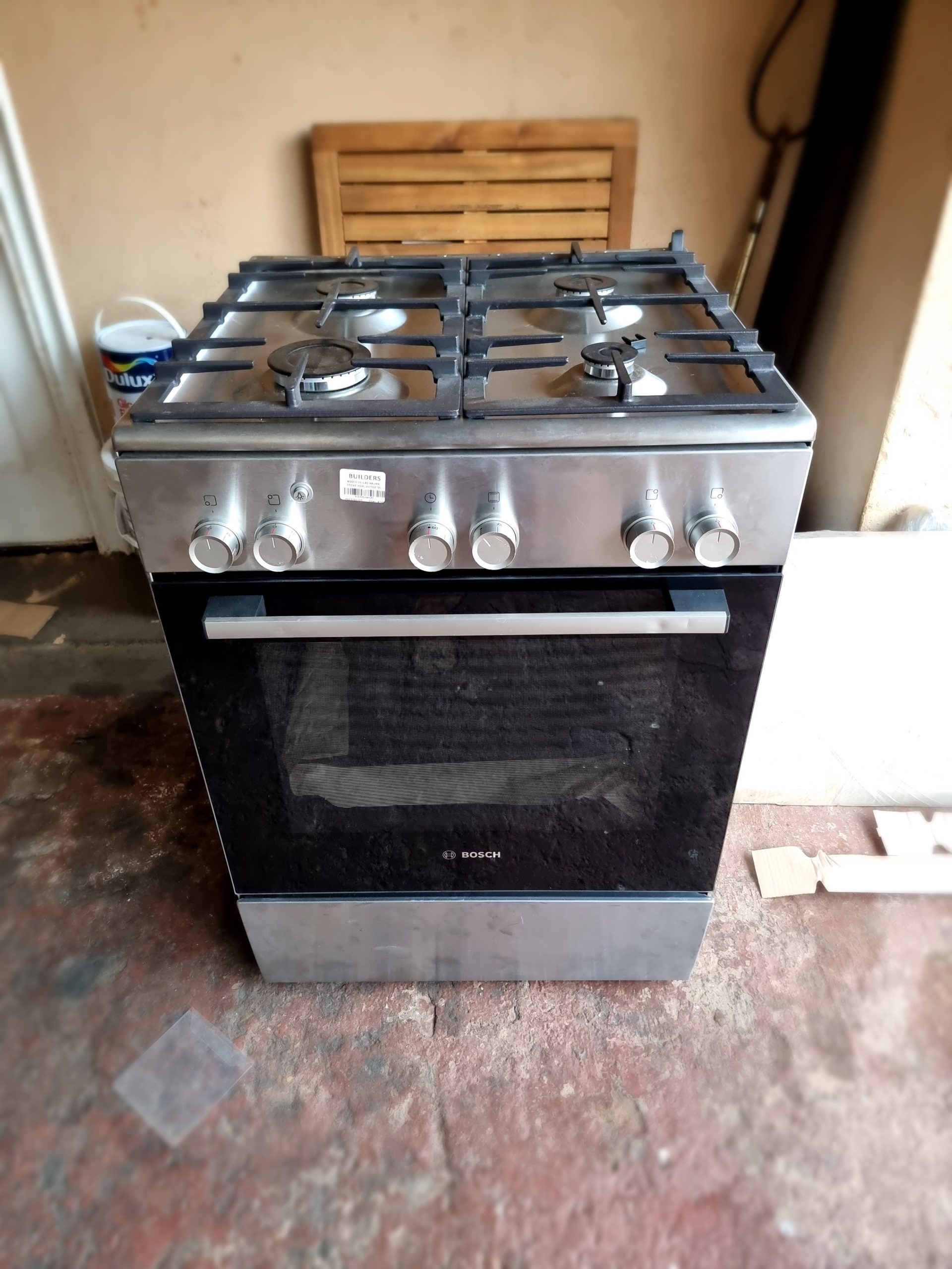 Bosch 4 Gas Burner Stove HGA120E50Z (Retail R 9 999) – Perfect working condition, top glass broken, fittings included for repairs